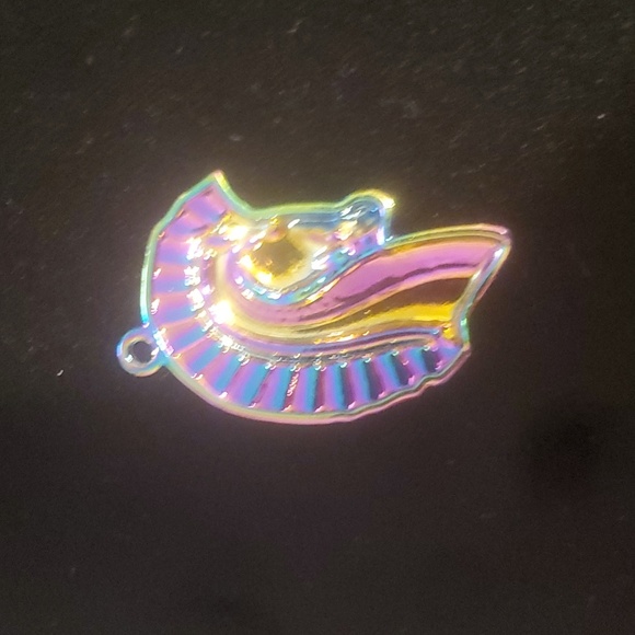 New Rainbow Plated Silver Carved Horse Pendant. - Picture 5 of 6